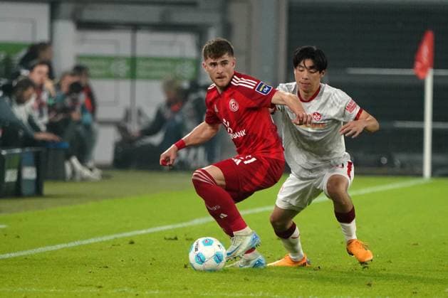 Fussball, 2.BL Saison 2024 2025 Fortuna Düsseldorf vs 1.FC Kaiserslautern ,26.10.2024, Merkur- Spiel-Arena Düsseldorf , Tim Rossmann Fortuna Düsseldorf Daisuke Yokota, FC Kaiserslautern Aktion, Einzelbild