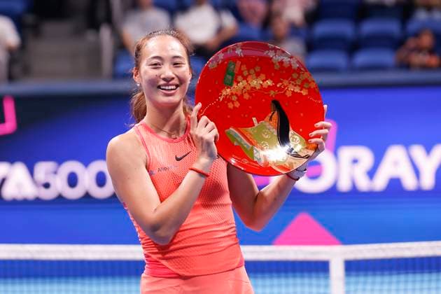 Sport Themen der Woche KW43 October 27, 2024, Tokyo, Japan: Qinwen ZHENG (CHN) celebrates after winning the Singles Final match against Sofia KENIN (USA) during the Toray Pan Pacific Open Tennis Tournament 2024 at the Ariake Coliseum. Zheng won 7-6(5), 6-3. Tokyo Japan - ZUMAm191 20241027_aap_m191_003 Copyright: xRodrigoxReyesxMarinx