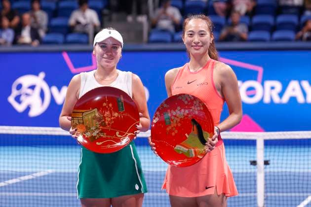 October 27, 2024, Tokyo, Japan: (L to R) Sofia KENIN (runner-up) and winner Qinwen ZHENG pose for the cameras during the award ceremony of the Toray Pan Pacific Open Tennis Tournament 2024 at the Ariake Coliseum. Zheng won 7-6(5), 6-3. Tokyo Japan - ZUMAm191 20241027_aap_m191_010 Copyright: xRodrigoxReyesxMarinx