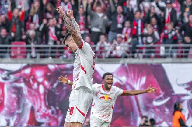 Sport Themen der Woche KW43 Sport Bilder des Jahres Leipzig, Deutschland 26. Oktober 2024: 1.BL - 2024 2025 - RB Leipzig vs. SC Freiburg Im Bild: Benjamin Sesko (Leipzig) bejubelt das 3:1 DFL regulations prohibit any use of photographs as image sequences and or quasi-video. *** Leipzig, Germany 26 October 2024 1 BL 2024 2025 RB Leipzig vs SC Freiburg In the picture Benjamin Sesko Leipzig cheers the 3 1 DFL regulations prohibit any use of photographs as image sequences and or quasi video Copyright: xFotostandx xNachtigallx