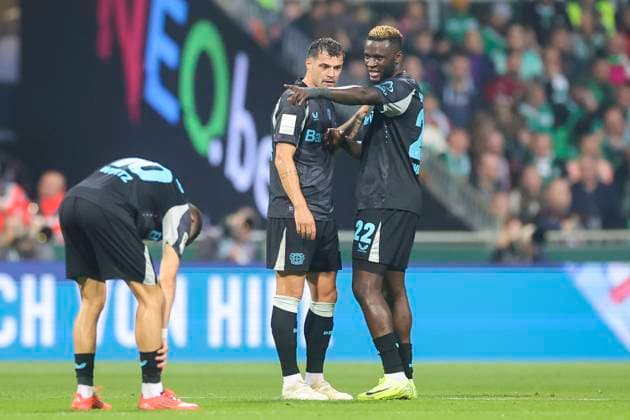 Florian Wirtz (Bayer 04 Leverkusen), Granit Xhaka (Bayer 04 Leverkusen) und Victor Boniface (Bayer 04 Leverkusen) schauen enttaeuscht, Bundesliga, SV Werder Bremen v Bayer 04 Leverkusen, Weser Stadium am 26. October 2024 in Bremen, Deutschland. (Foto von Marco Steinbrenner DeFodi Images) Florian Wirtz (Bayer 04 Leverkusen), Granit Xhaka (Bayer 04 Leverkusen) und Victor Boniface (Bayer 04 Leverkusen) look dejected, Bundesliga, SV Werder Bremen v Bayer 04 Leverkusen, Weser Stadium, October 26, 2024 in Bremen, Germany. (Photo by Marco Steinbrenner DeFodi Images) DFL regulations prohibit any use of photographs as image sequences and or quasi-video. not used in POL SRB CRO FRA GBR NED ITA USA Defodi-700_bremen_lever_20241026_218