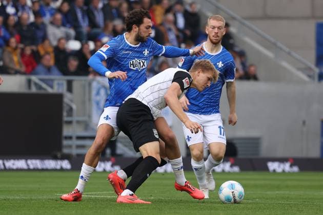 2024.10.28 xJFAx 2.Bundesliga SV Darmstadt 98 - SSV Ulm 1846 v.l., Fraser Hornby (SV Darmstadt 98), Luka Hyryläinen (SSV Ulm 1846), Zweikampf, Action, Aktion, Battles for the Ball (DFL DFB REGULATIONS PROHIBIT ANY USE OF PHOTOGRAPHS as IMAGE SEQUENCES and or QUASI-VIDEO)