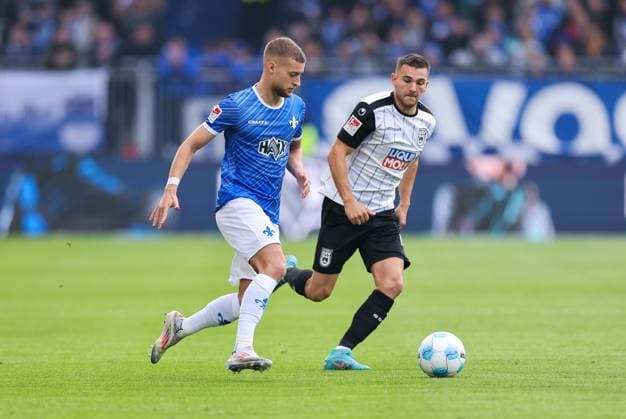 27.10.2024, xdcx, Fussball 2. Bundesliga, SV Darmstadt 98 - SSV Ulm 1846, emonline, emspor, despor, v.l., Fabian Nürnberger (SV Darmstadt 98), Romario Rösch (SSV Ulm 1846) DFL DFB REGULATIONS PROHIBIT ANY USE OF PHOTOGRAPHS AS IMAGE SEQUENCES AND OR QUASI-VIDEO.