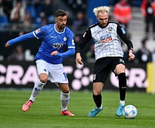 27.10.2024, xfux, Fussball 2.Bundesliga, SV Darmstadt 98 - SSV Ulm 1846, emspor, v.l. Philipp Förster Foerster (SV Darmstadt 98), Philipp Strompf (SSV Ulm 1846) (DFL DFB REGULATIONS PROHIBIT ANY USE OF PHOTOGRAPHS as IMAGE SEQUENCES and or QUASI-VIDEO) Darmstadt