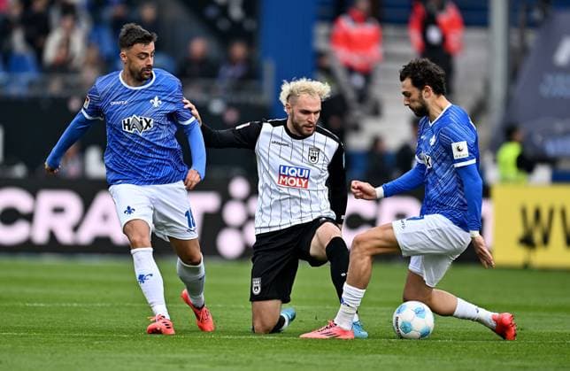 27.10.2024, xfux, Fussball 2.Bundesliga, SV Darmstadt 98 - SSV Ulm 1846, emspor, v.l. Philipp Förster Foerster (SV Darmstadt 98), Philipp Strompf (SSV Ulm 1846), Fraser Hornby (SV Darmstadt 98) (DFL DFB REGULATIONS PROHIBIT ANY USE OF PHOTOGRAPHS as IMAGE SEQUENCES and or QUASI-VIDEO) Darmstadt