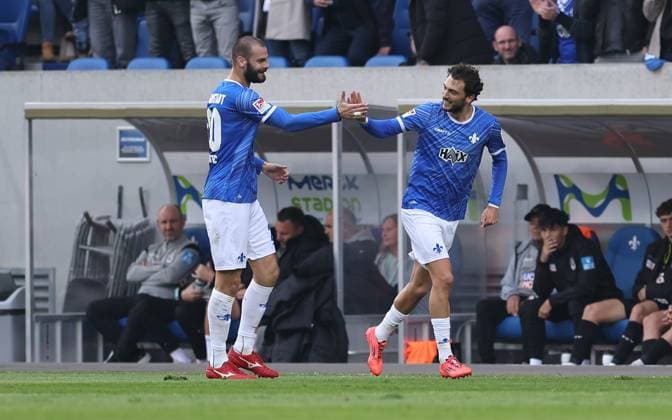27.10.2024, xdcx, Fussball 2. Bundesliga, SV Darmstadt 98 - SSV Ulm 1846, emonline, emspor, despor, v.l., Torjubel zum 1:0 durch Fraser Hornby (SV Darmstadt 98), Goal celebration, celebrate the goal DFL DFB REGULATIONS PROHIBIT ANY USE OF PHOTOGRAPHS AS IMAGE SEQUENCES AND OR QUASI-VIDEO.