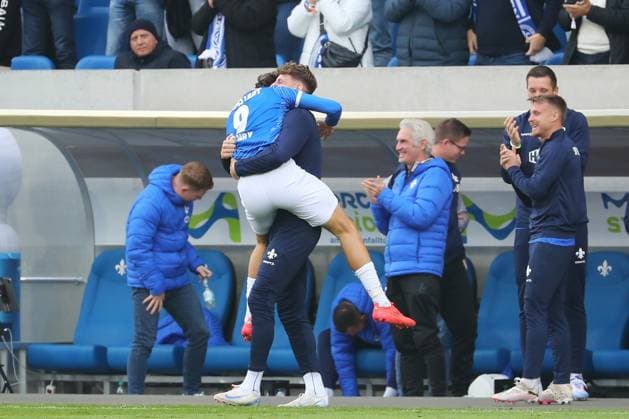 27.10.2024, xtvx, Fussball 2.Bundesliga, SV Darmstadt 98 - SSV Ulm 1846 emspor, v.l. Goal scored, Tor zum 1:0 Fraser Hornby (SV Darmstadt 98) Torjubel, Goal celebration, celebrate the goal, celebrates scoring (DFL DFB REGULATIONS PROHIBIT ANY USE OF PHOTOGRAPHS as IMAGE SEQUENCES and or QUASI-VIDEO) Darmstadt