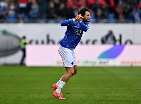 27.10.2024, xfux, Fussball 2.Bundesliga, SV Darmstadt 98 - SSV Ulm 1846, emspor, v.l. Torschuetze Torschütze Fraser Hornby (SV Darmstadt 98) Torjubel, Jubel, Goal celebration, celebrate the goal zum 1:0 jubelnd bejubelt jubelt jubeln Jubel Golfabschlag golf spielen (DFL DFB REGULATIONS PROHIBIT ANY USE OF PHOTOGRAPHS as IMAGE SEQUENCES and or QUASI-VIDEO) Darmstadt