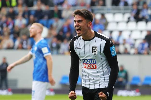 27.10.2024, xtvx, Fussball 2.Bundesliga, SV Darmstadt 98 - SSV Ulm 1846 emspor, v.l. Goal scored, Tor zum 1:1 Aaron Keller (SSV Ulm 1846) Torjubel, Goal celebration, celebrate the goal, celebrates scoring (DFL DFB REGULATIONS PROHIBIT ANY USE OF PHOTOGRAPHS as IMAGE SEQUENCES and or QUASI-VIDEO) Darmstadt