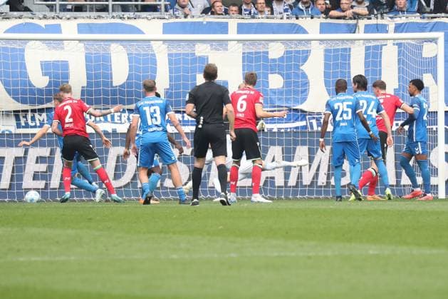 27.10.2024, xgox, Fussball - 2.Bundesliga, 1.FC Magdeburg - Hannover 96 emspor, v.l. Tor zum 0:1 durch Andreas Voglsammer (Hannover, 32) (DFL DFB REGULATIONS PROHIBIT ANY USE OF PHOTOGRAPHS as IMAGE SEQUENCES and or QUASI-VIDEO) Magdeburg