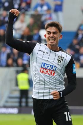 27.10.2024, xtvx, Fussball 2.Bundesliga, SV Darmstadt 98 - SSV Ulm 1846 emspor, v.l. Goal scored, Tor zum 1:1 Aaron Keller (SSV Ulm 1846) Torjubel, Goal celebration, celebrate the goal, celebrates scoring (DFL DFB REGULATIONS PROHIBIT ANY USE OF PHOTOGRAPHS as IMAGE SEQUENCES and or QUASI-VIDEO) Darmstadt