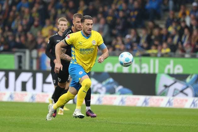Braunschweig vs. Münster, 2. BL Braunschweig, 27.10.2024, FUßBALL - Eintracht Braunschweig vs. SC Preußen Münster, 2. BL, Saison 2024 25. Ermin Bicakcic (Eintracht Braunschweig) Braunschweig