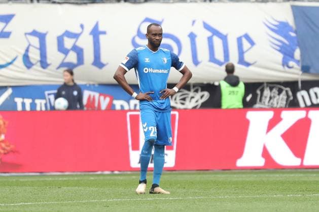 27.10.2024, xgox, Fussball - 2.Bundesliga, 1.FC Magdeburg - Hannover 96 emspor, v.l. Silas Gnaka (Magdeburg, 25) enttaeuscht, schaut enttaeuscht, niedergeschlagen, disappointed (DFL DFB REGULATIONS PROHIBIT ANY USE OF PHOTOGRAPHS as IMAGE SEQUENCES and or QUASI-VIDEO) Magdeburg