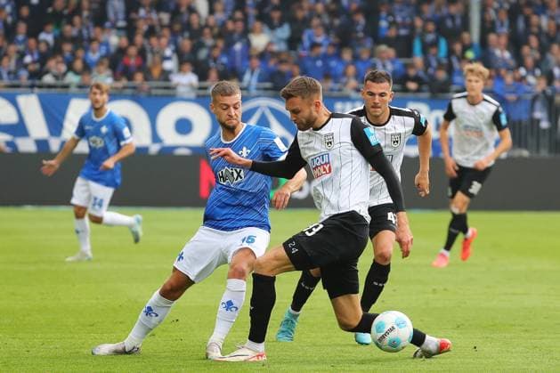 27.10.2024, xtvx, Fussball 2.Bundesliga, SV Darmstadt 98 - SSV Ulm 1846 emspor, v.l. Zweikampf, Duell, duel, tackle, compete Fabian Nuernberger (SV Darmstadt 98) Julian Kudala (SSV Ulm 1846) (DFL DFB REGULATIONS PROHIBIT ANY USE OF PHOTOGRAPHS as IMAGE SEQUENCES and or QUASI-VIDEO) Darmstadt