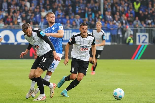 27.10.2024, xtvx, Fussball 2.Bundesliga, SV Darmstadt 98 - SSV Ulm 1846 emspor, v.l. Zweikampf, Duell, duel, tackle, compete Fabian Nuernberger (SV Darmstadt 98) Julian Kudala (SSV Ulm 1846) (DFL DFB REGULATIONS PROHIBIT ANY USE OF PHOTOGRAPHS as IMAGE SEQUENCES and or QUASI-VIDEO) Darmstadt