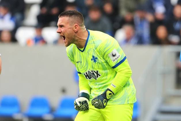 27.10.2024, xtvx, Fussball 2.Bundesliga, SV Darmstadt 98 - SSV Ulm 1846 emspor, v.l. Torwart Marcel Schuhen (SV Darmstadt 98) gibt Anweisungen, gestikuliert, mit den Armen gestikulieren gives instructions, gesticulates (DFL DFB REGULATIONS PROHIBIT ANY USE OF PHOTOGRAPHS as IMAGE SEQUENCES and or QUASI-VIDEO) Darmstadt