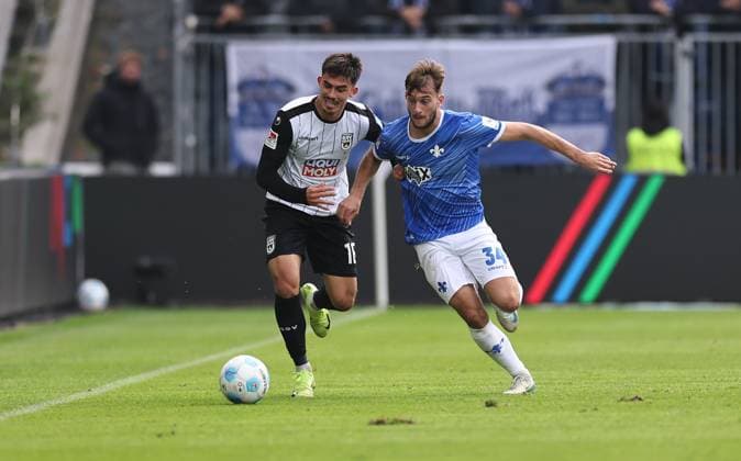 27.10.2024, xdcx, Fussball 2. Bundesliga, SV Darmstadt 98 - SSV Ulm 1846, emonline, emspor, despor, v.l., Aaron Keller (SSV Ulm 1846), Killian Corredor (SV Darmstadt 98) DFL DFB REGULATIONS PROHIBIT ANY USE OF PHOTOGRAPHS AS IMAGE SEQUENCES AND OR QUASI-VIDEO.