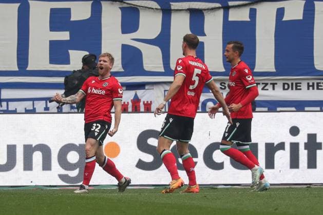 27.10.2024, xgox, Fussball 2. Bundesliga, 1. FC Magdeburg - Hannover 96 emspor, v.l. Andreas Voglsammer (Hannover, 32) Jubel, Torjubel, jubelt ueber das Tor, celebrate the goal, celebration (DFL DFB REGULATIONS PROHIBIT ANY USE OF PHOTOGRAPHS as IMAGE SEQUENCES and or QUASI-VIDEO) Magdeburg