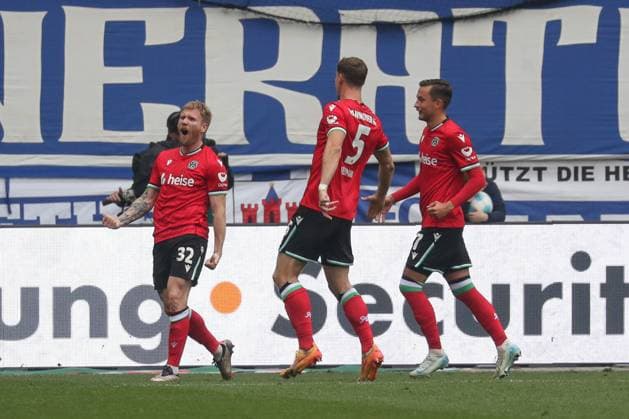 27.10.2024, xgox, Fussball 2. Bundesliga, 1. FC Magdeburg - Hannover 96 emspor, v.l. Andreas Voglsammer (Hannover, 32) Jubel, Torjubel, jubelt ueber das Tor, celebrate the goal, celebration (DFL DFB REGULATIONS PROHIBIT ANY USE OF PHOTOGRAPHS as IMAGE SEQUENCES and or QUASI-VIDEO) Magdeburg