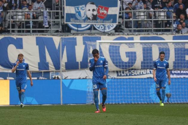 27.10.2024, xgox, Fussball 2. Bundesliga, 1. FC Magdeburg - Hannover 96 emspor, v.l. Xavier Amaechi (Magdeburg, 20) enttaeuscht, enttäuscht, schaut enttaeuscht, niedergeschlagen, disappointed (DFL DFB REGULATIONS PROHIBIT ANY USE OF PHOTOGRAPHS as IMAGE SEQUENCES and or QUASI-VIDEO) Magdeburg