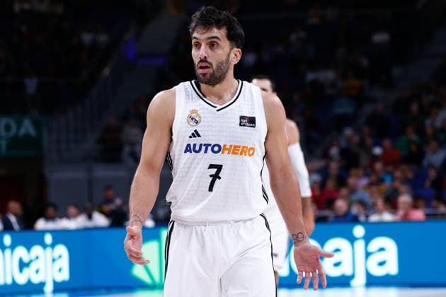 October 27, 2024, Madrid, Madrid, SPAIN: Facundo Campazzo of Real Madrid protests during the Spanish League, Liga ACB Endesa, basketball match played between Real Madrid and BAXI Manresa at WiZink Center on October 27, 2024, in Madrid, Spain. Madrid SPAIN - ZUMAa181 20241027_zaa_a181_020 Copyright: xDennisxAgyemanx
