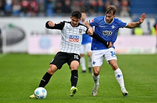 27.10.2024, xfux, Fussball 2.Bundesliga, SV Darmstadt 98 - SSV Ulm 1846, emspor, v.l. Aaron Keller (SSV Ulm 1846), Killian Corredor (SV Darmstadt 98) (DFL DFB REGULATIONS PROHIBIT ANY USE OF PHOTOGRAPHS as IMAGE SEQUENCES and or QUASI-VIDEO) Darmstadt