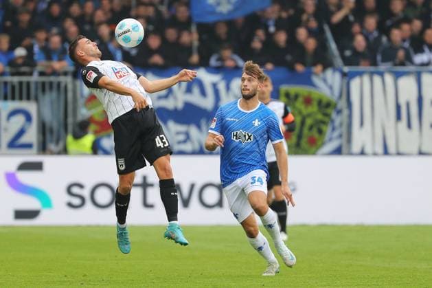 27.10.2024, xtvx, Fussball 2.Bundesliga, SV Darmstadt 98 - SSV Ulm 1846 emspor, v.l. Zweikampf, Duell, duel, tackle, compete Romario Roesch (SSV Ulm 1846) Killian Corredor (SV Darmstadt 98) (DFL DFB REGULATIONS PROHIBIT ANY USE OF PHOTOGRAPHS as IMAGE SEQUENCES and or QUASI-VIDEO) Darmstadt