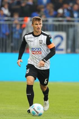 27.10.2024, xtvx, Fussball 2.Bundesliga, SV Darmstadt 98 - SSV Ulm 1846 emspor, v.l. Thomas Geyer (SSV Ulm 1846) Freisteller, runs with the ball (DFL DFB REGULATIONS PROHIBIT ANY USE OF PHOTOGRAPHS as IMAGE SEQUENCES and or QUASI-VIDEO) Darmstadt