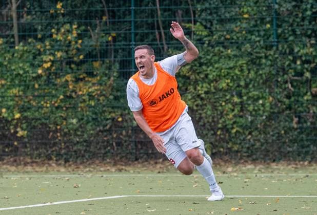Sport Bilder des Tages Fussball, Herren, Saison 2024 2025, Kreisliga A Staffel 2 (9. Spieltag), BSV Al-Dersimspor II - SV Empor Berlin III, Max Kruse (Al-Dersimspor II), Jubel nach Tor zum 2:1, 27.10. 2024, *** Soccer, Men, Season 2024 2025, Kreisliga A Staffel 2 9 Matchday , BSV Al Dersimspor II SV Empor Berlin III, Max Kruse Al Dersimspor II , Celebration after goal to 2 1, 27 10 2024, Copyright: xSebastianxRäppold MatthiasxKochx