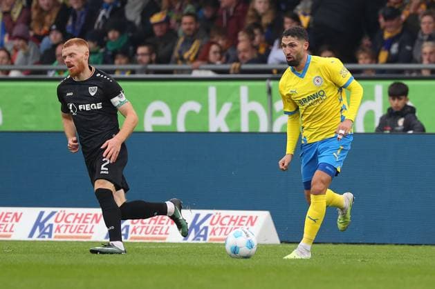 Braunschweig vs. Münster, 2. BL Braunschweig, 27.10.2024, FUßBALL - Eintracht Braunschweig vs. SC Preußen Münster, 2. BL, Saison 2024 25. Mikkel Kirkeskov (Münster), Fabio Kaufmann (Eintracht Braunschweig) Braunschweig