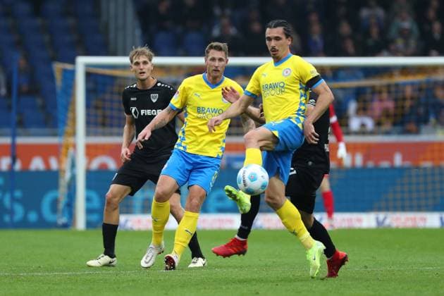 Braunschweig vs. Münster, 2. BL Braunschweig, 27.10.2024, FUßBALL - Eintracht Braunschweig vs. SC Preußen Münster, 2. BL, Saison 2024 25. Sebastian Polter (Eintracht Braunschweig), Rayan Philippe (Eintracht Braunschweig) Braunschweig