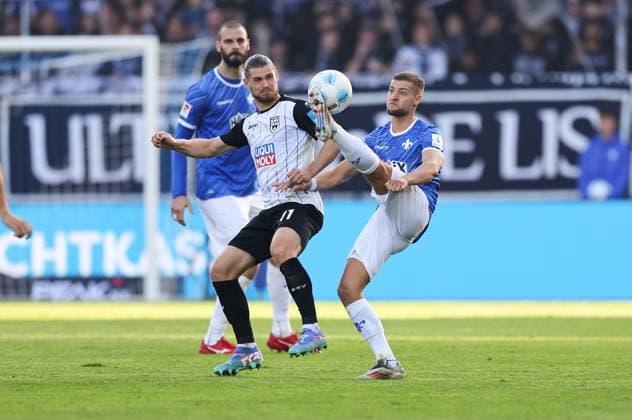 27.10.2024, xdcx, Fussball 2. Bundesliga, SV Darmstadt 98 - SSV Ulm 1846, emonline, emspor, despor, v.l., Dennis Chessa (SSV Ulm 1846), Fabian Nürnberger (SV Darmstadt 98) DFL DFB REGULATIONS PROHIBIT ANY USE OF PHOTOGRAPHS AS IMAGE SEQUENCES AND OR QUASI-VIDEO.