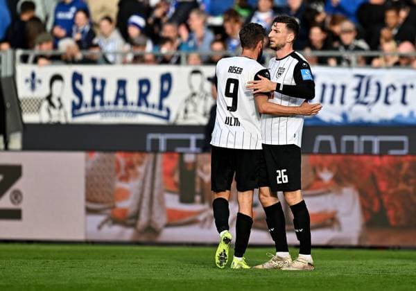 27.10.2024, xfux, Fussball 2.Bundesliga, SV Darmstadt 98 - SSV Ulm 1846, emspor, v.l. Lucas Röser Roeser (SSV Ulm 1846), Philipp Maier (SSV Ulm 1846) jubeln jubelt nach Spielende. (DFL DFB REGULATIONS PROHIBIT ANY USE OF PHOTOGRAPHS as IMAGE SEQUENCES and or QUASI-VIDEO) Darmstadt
