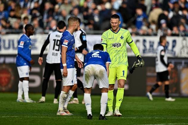 27.10.2024, xfux, Fussball 2.Bundesliga, SV Darmstadt 98 - SSV Ulm 1846, emspor, v.l. Fabian Nürnberger Nuernberger (SV Darmstadt 98), Sergio Lopez Lopez (SV Darmstadt 98), Marcel Schuhen (SV Darmstadt 98) enttaeuscht, enttaeuscht schauend, dissapointed (DFL DFB REGULATIONS PROHIBIT ANY USE OF PHOTOGRAPHS as IMAGE SEQUENCES and or QUASI-VIDEO) Darmstadt