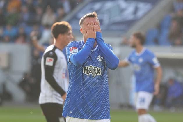 27.10.2024, xtvx, Fussball 2.Bundesliga, SV Darmstadt 98 - SSV Ulm 1846 emspor, v.l. Philipp Foerster (SV Darmstadt 98) enttaeuscht, enttaeuscht schauend, dissapointed (DFL DFB REGULATIONS PROHIBIT ANY USE OF PHOTOGRAPHS as IMAGE SEQUENCES and or QUASI-VIDEO) Darmstadt