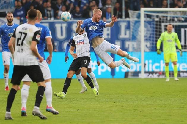 27.10.2024, xtvx, Fussball 2.Bundesliga, SV Darmstadt 98 - SSV Ulm 1846 emspor, v.l. Zweikampf, Duell, duel, tackle, compete Lucas Roeser (SSV Ulm 1846) Isac Lidberg (SV Darmstadt 98) (DFL DFB REGULATIONS PROHIBIT ANY USE OF PHOTOGRAPHS as IMAGE SEQUENCES and or QUASI-VIDEO) Darmstadt