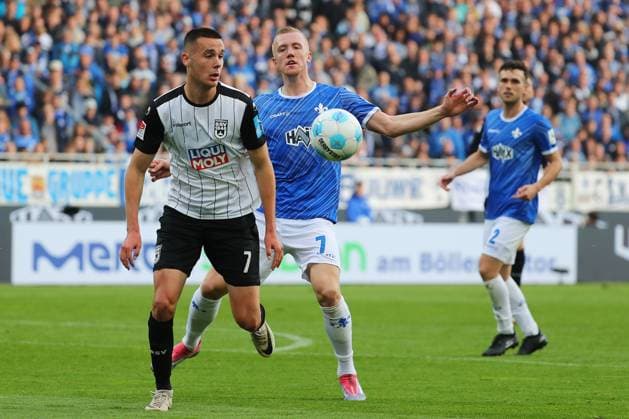 27.10.2024, xtvx, Fussball 2.Bundesliga, SV Darmstadt 98 - SSV Ulm 1846 emspor, v.l. Bastian Allgeier (SSV Ulm 1846) Isac Lidberg (SV Darmstadt 98) Zweikampf, Duell, duel, tackle, compete (DFL DFB REGULATIONS PROHIBIT ANY USE OF PHOTOGRAPHS as IMAGE SEQUENCES and or QUASI-VIDEO) Darmstadt