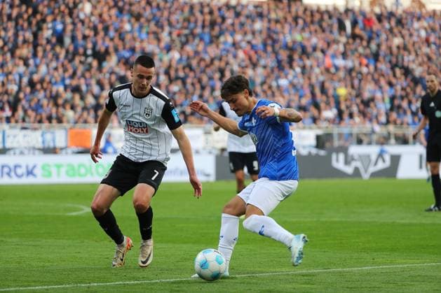 27.10.2024, xtvx, Fussball 2.Bundesliga, SV Darmstadt 98 - SSV Ulm 1846 emspor, v.l. Zweikampf, Duell, duel, tackle, compete Bastian Allgeier (SSV Ulm 1846) Guille Bueno (SV Darmstadt 98) (DFL DFB REGULATIONS PROHIBIT ANY USE OF PHOTOGRAPHS as IMAGE SEQUENCES and or QUASI-VIDEO) Darmstadt