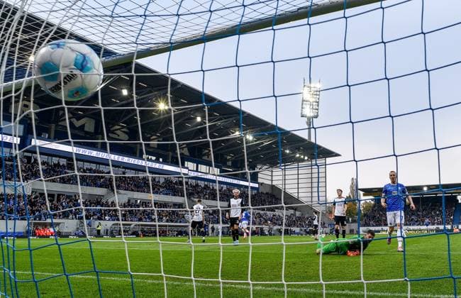 27.10.2024, xfux, Fussball 2.Bundesliga, SV Darmstadt 98 - SSV Ulm 1846, emspor, v.l. Nicolas Thiede (SSV Ulm 1846), Torschuetze Torschütze Fraser Hornby (SV Darmstadt 98) Goal scored, Tor zum 1:0 (DFL DFB REGULATIONS PROHIBIT ANY USE OF PHOTOGRAPHS as IMAGE SEQUENCES and or QUASI-VIDEO) Darmstadt