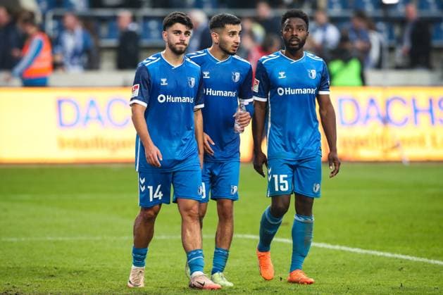 v.l. Abu-Bekir Ömer El-Zein (1. FC Magdeburg), Livan Burcu (1. FC Magdeburg,29), Daniel Heber (1. FC Magdeburg,15) - 2. Fussball Bundesliga Saison 2024-2025 1. FC Magdeburg vs. Hannover 96 in der Avnet Arena in Magdeburg - Aktion,Fußball,Mann,Männer,Deutschland,27.10.2024