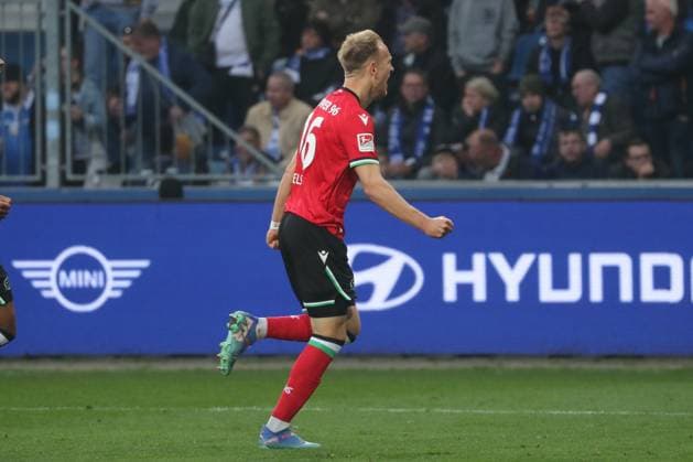 27.10.2024, xgox, Fussball - 2.Bundesliga, 1.FC Magdeburg - Hannover 96 emspor, v.l. Jubel nach dem 0:3 durch Havard Nielsen (Hannover, 1) (DFL DFB REGULATIONS PROHIBIT ANY USE OF PHOTOGRAPHS as IMAGE SEQUENCES and or QUASI-VIDEO) Magdeburg