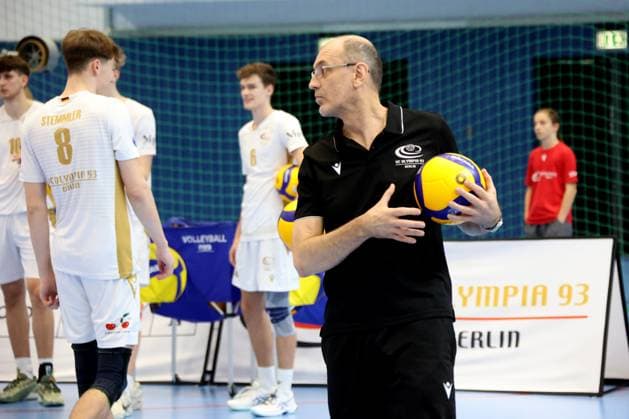DEU, DVV, 1.VBL, VC Olympia Berlin vs. BR Volleys , 27.10.2024, Hohenschoenhausen, Berlin, DEU, DVV, 1.VBL, VC Olympia Berlin vs. BR Volleys , im Bild Trainer Nestke, Andreas (VC Olympia Berlin) Foto: Juergen Engler nordphoto GmbH