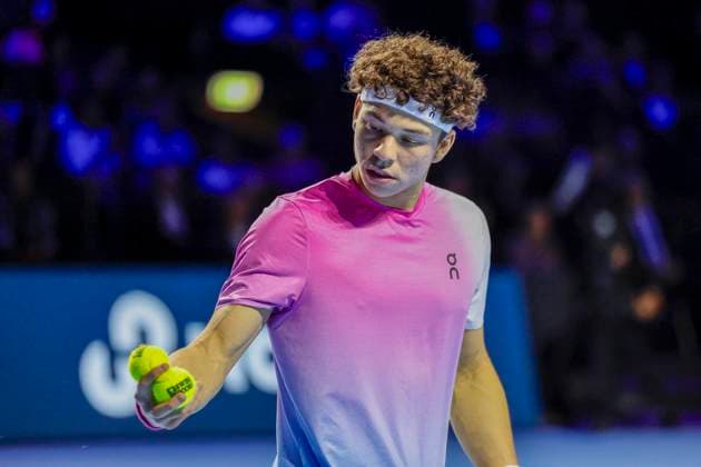 Ben Shelton (USA) , Tennis, Swiss Indoors ATP, Tennis Herren World Tour 500), 2024, Ben Shelton (USA) vs. Giovanni Mpetshi Perricard (FRA), 27.10.2024, St. Jakobshalle, Basel, Schweiz Basel St. Jakobshalle BS Schweiz Copyright: xGrantxHubbsx