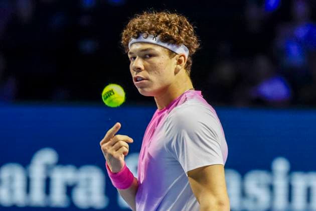 Ben Shelton (USA) , Tennis, Swiss Indoors ATP, Tennis Herren World Tour 500), 2024, Ben Shelton (USA) vs. Giovanni Mpetshi Perricard (FRA), 27.10.2024, St. Jakobshalle, Basel, Schweiz Basel St. Jakobshalle BS Schweiz Copyright: xGrantxHubbsx