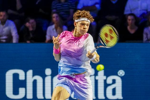 Ben Shelton (USA) , Tennis, Swiss Indoors ATP, Tennis Herren World Tour 500), 2024, Ben Shelton (USA) vs. Giovanni Mpetshi Perricard (FRA), 27.10.2024, St. Jakobshalle, Basel, Schweiz Basel St. Jakobshalle BS Schweiz Copyright: xGrantxHubbsx