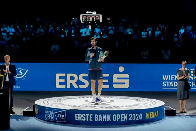 Second place finisher KAREN KHACHANOV after match against JACK DRAPER (GBR), winner of the Erste Bank Open ATP, Tennis Herren World Tour at the Wiener Stadthalle. Vienna