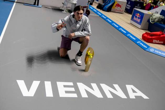 JACK DRAPER (GBR) celebrating his victory of the Erste Bank Open after match against KAREN KHACHANOV at the ATP, Tennis Herren World Tour, Erste Bank Open at the Wiener Stadthalle. Vienna