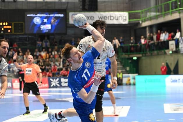 GER, 2.HBL, BHC06, BHC06 vs. HC Elbflorenz Dresden 27.10.2024, Wuppertal, UNI- Halle, GER, 2. HBL, BHC06 vs. HC Elbflorenz Dresden 2. HBL regulations prohibit any use of photographs as image sequences and or quasi-video im Bild Johannes Wasielewski ( Bergischer HC 77 ) am Kreis.