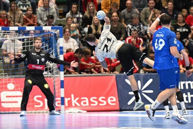 GER, 2.HBL, BHC06, BHC06 vs. HC Elbflorenz Dresden 27.10.2024, Wuppertal, UNI- Halle, GER, 2. HBL, BHC06 vs. HC Elbflorenz Dresden 2. HBL regulations prohibit any use of photographs as image sequences and or quasi-video im Bild Oliver Seidler ( HC Elbflorenz Dresden 71 ) am Kreis.