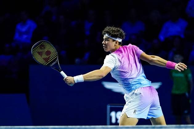 27.10.2024, Basel, St. Jakobshalle, ATP, Tennis Herren Swiss Indoors Basel, Ben Shelton (USA) in action during the Mens Singles Final Basel St. Jakobshalle Basel Switzerland Copyright: xJustPictures.ch DanielaxPorcellix jp-en-DaPo-20241027-_DP18880-2